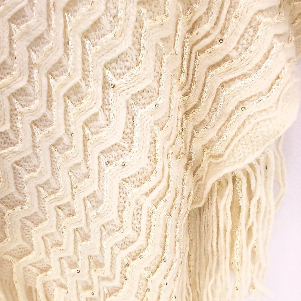💲Sale 3/$15 - Assimetrical Cream Knit Openwork Shevron Poncho Fringe PLUS OS - Picture 4 of 4